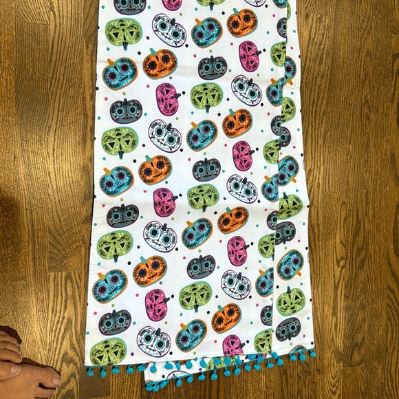 Dia de Los Muertos table runner in excellent condition - Picture 1 of 4